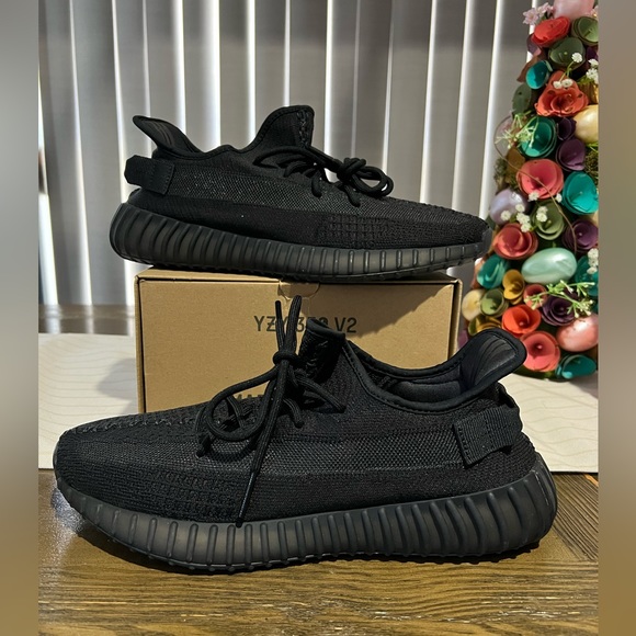 Yeezy Sneakers - Picture 4 of 5